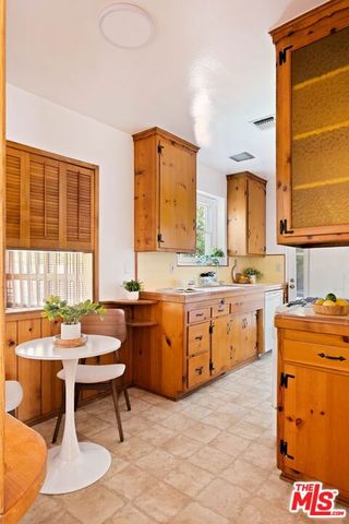 5908 Radford Avenue, Los Angeles, CA 91607