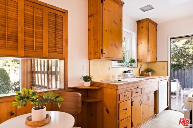 5908 Radford Avenue, Los Angeles, CA 91607