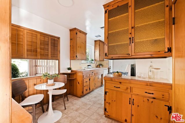 5908 Radford Avenue, Los Angeles, CA 91607