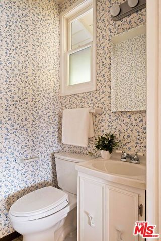 5908 Radford Avenue, Los Angeles, CA 91607
