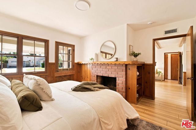 5908 Radford Avenue, Los Angeles, CA 91607