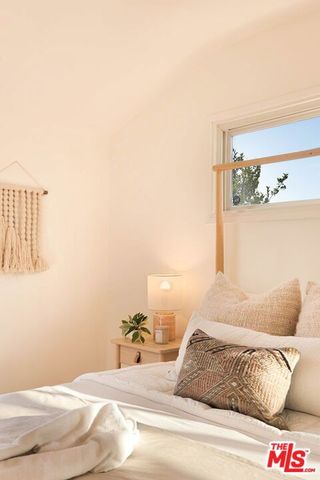 5908 Radford Avenue, Los Angeles, CA 91607