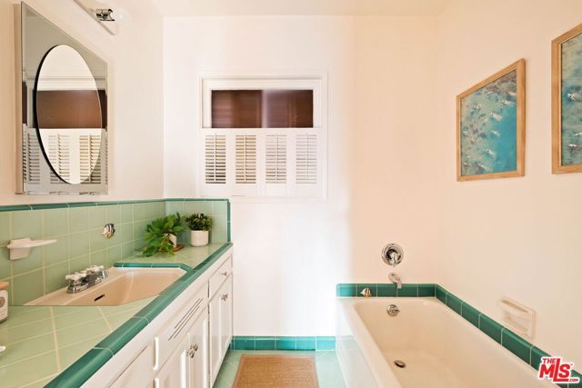 5908 Radford Avenue, Los Angeles, CA 91607