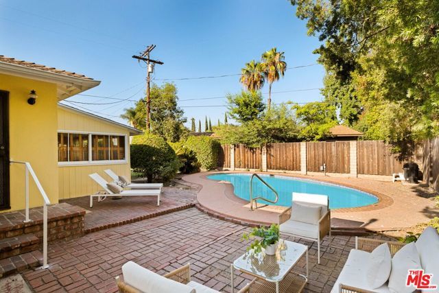 5908 Radford Avenue, Los Angeles, CA 91607