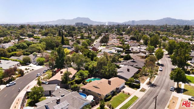 5908 Radford Avenue, Los Angeles, CA 91607