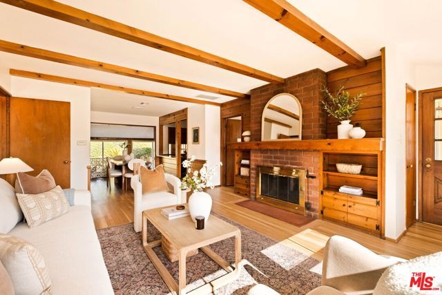 5908 Radford Avenue, Los Angeles, CA 91607
