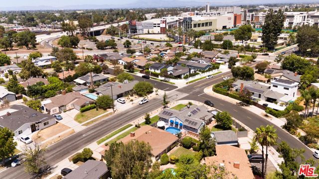 5908 Radford Avenue, Los Angeles, CA 91607