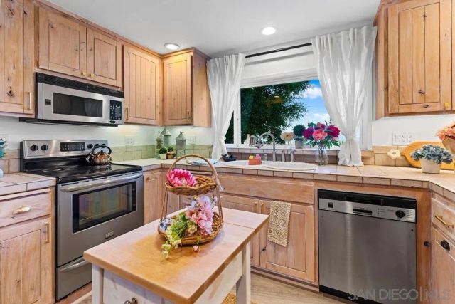 720 Sky Mountain Lane, Alpine, CA 91901