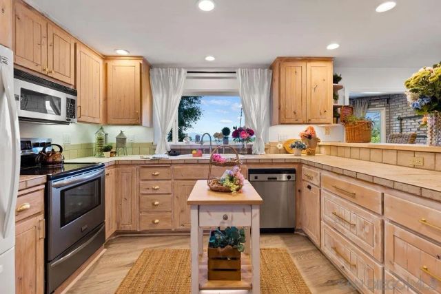 720 Sky Mountain Lane, Alpine, CA 91901