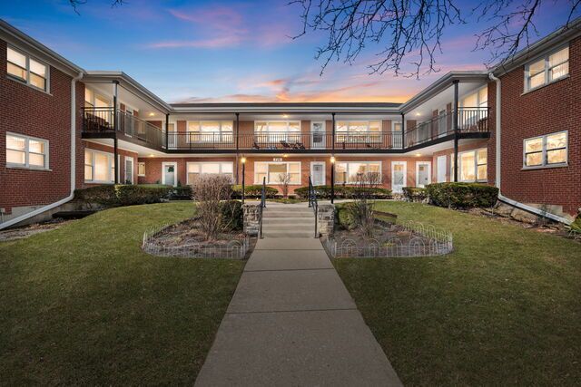 720 N Western Avenue 4, Park Ridge, IL 60068