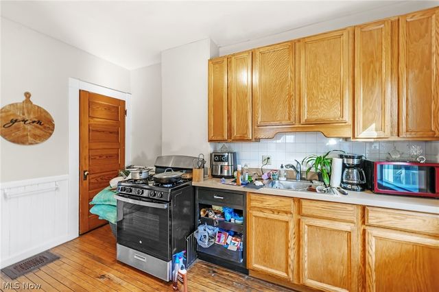 1303 Castle Avenue, Cleveland, OH 44113