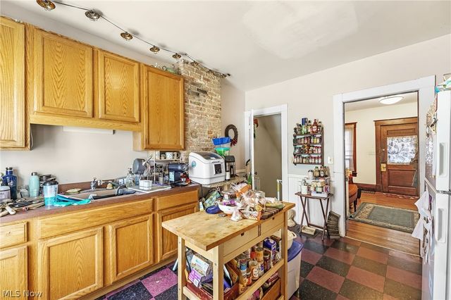 1303 Castle Avenue, Cleveland, OH 44113
