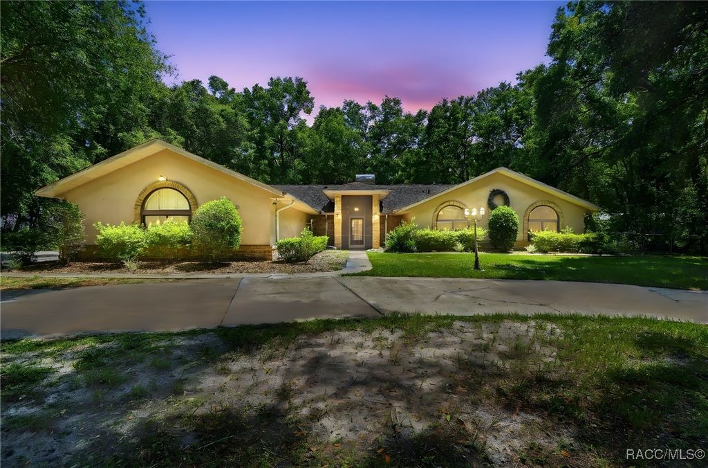 2900 W Sunrise Street, Lecanto, FL 34461