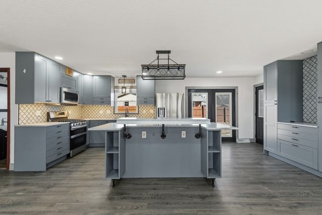 11622 27th Street W, Milan, IL 61264