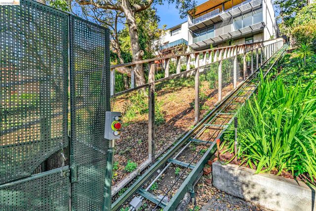 641 Alvarado Rd, Berkeley, CA 94705