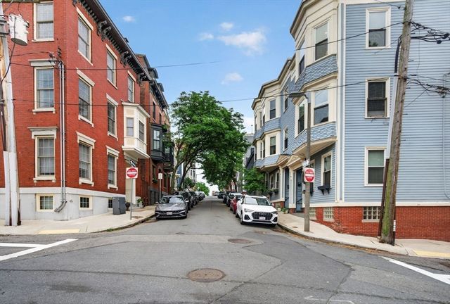 118 High St 9, Boston, MA 02129