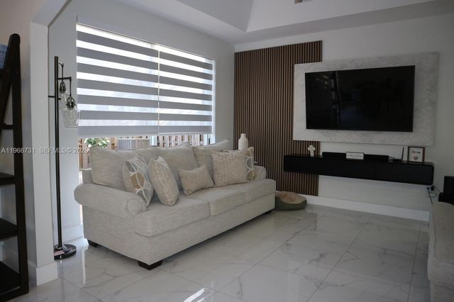 8330 NW 143rd Ter, Miami Lakes, FL 33016