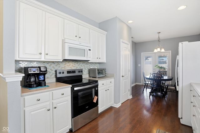 3696 White Cliff Way, Whitestown, IN 46075