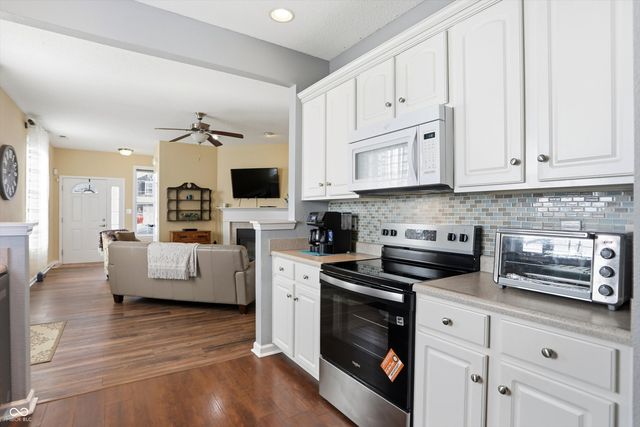 3696 White Cliff Way, Whitestown, IN 46075