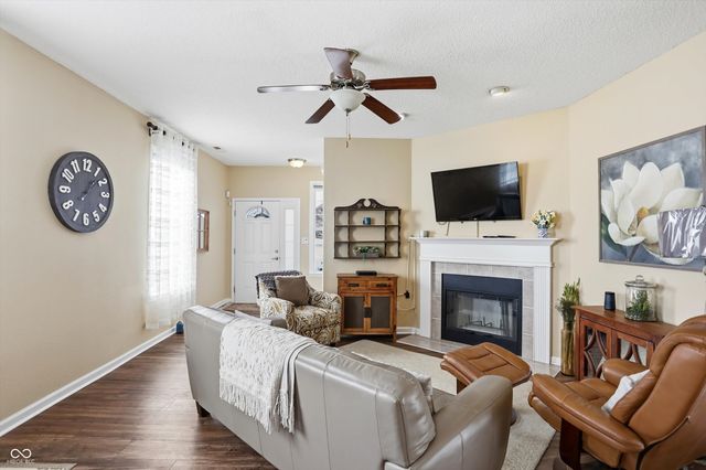 3696 White Cliff Way, Whitestown, IN 46075