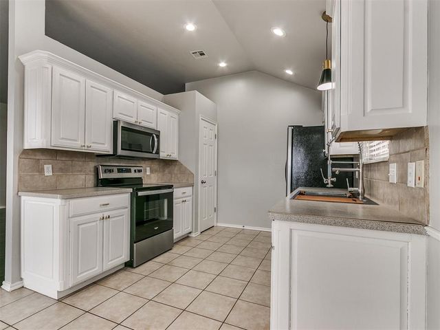 2716 SE 92nd Circle, Moore, OK 73160