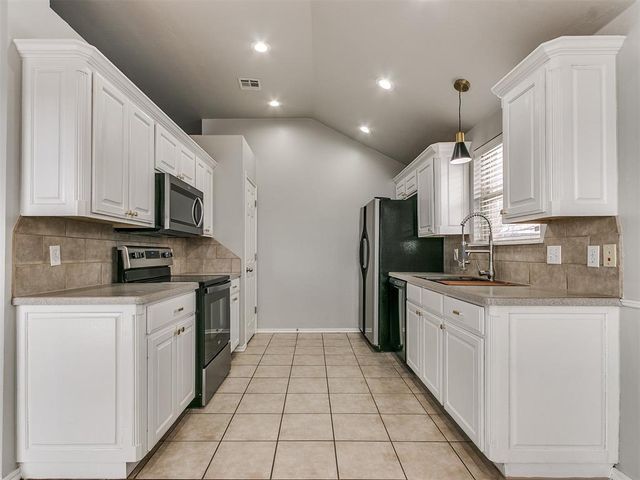 2716 SE 92nd Circle, Moore, OK 73160