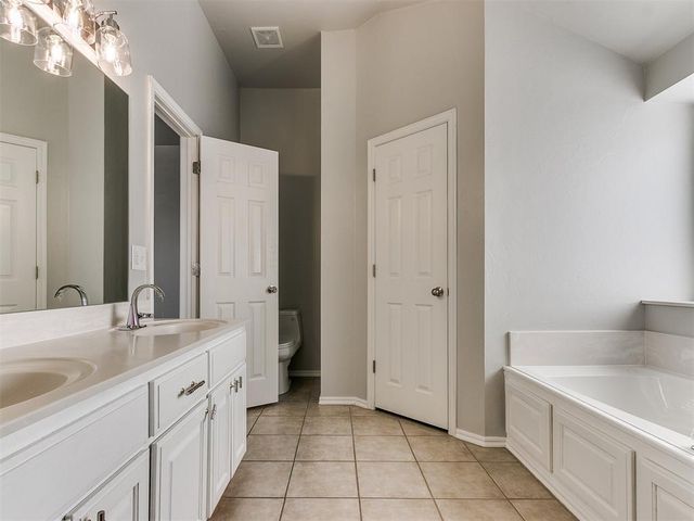 2716 SE 92nd Circle, Moore, OK 73160