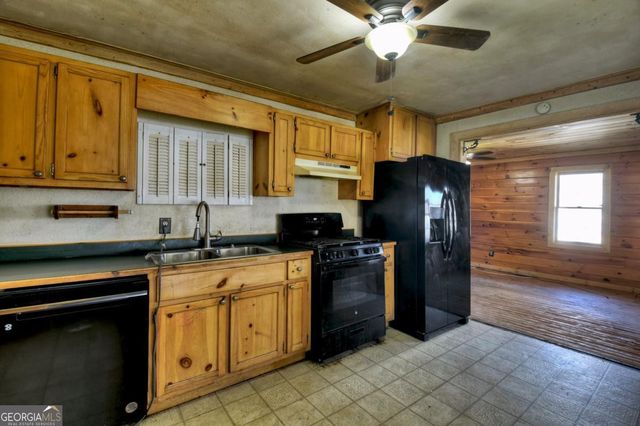 1388 E Main Street, Blue Ridge, GA 30513