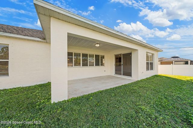 199 Bellbrook Street SE, Palm Bay, FL 32909