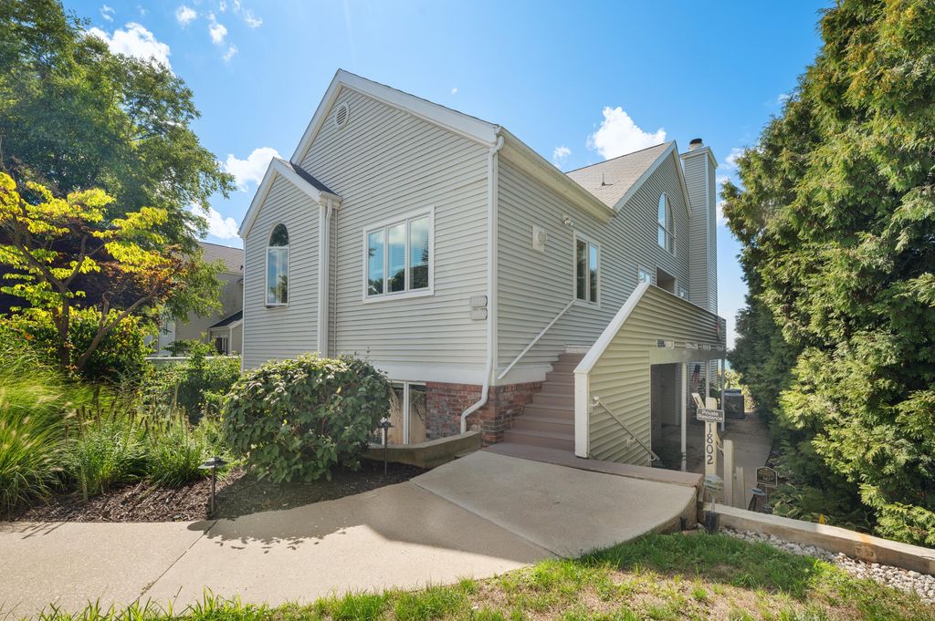 1802 Lakeshore Drive 6, St Joseph, MI 49085