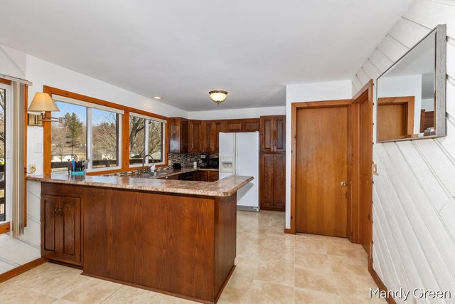 810 W South Street, Greenville, MI 48838