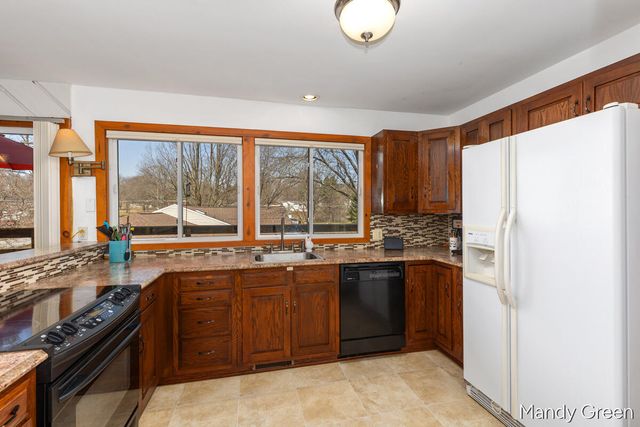 810 W South Street, Greenville, MI 48838