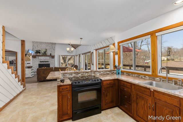 810 W South Street, Greenville, MI 48838