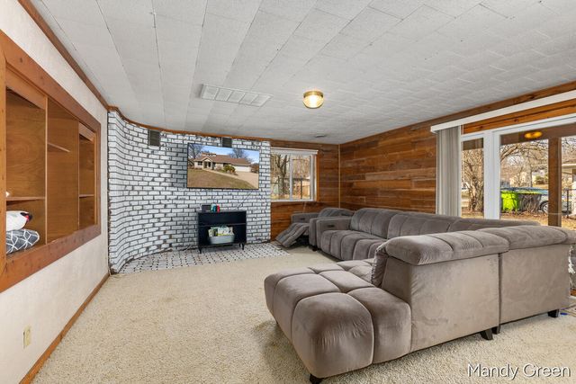 810 W South Street, Greenville, MI 48838