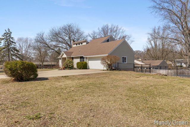 810 W South Street, Greenville, MI 48838