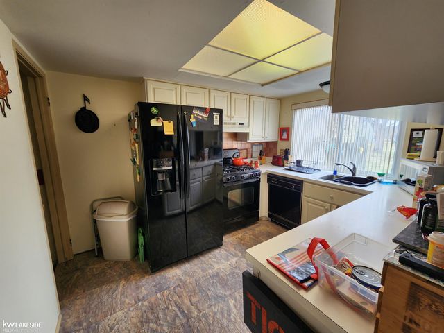 37386 Charter Oaks Boulevard, Clinton Twp, MI 48036