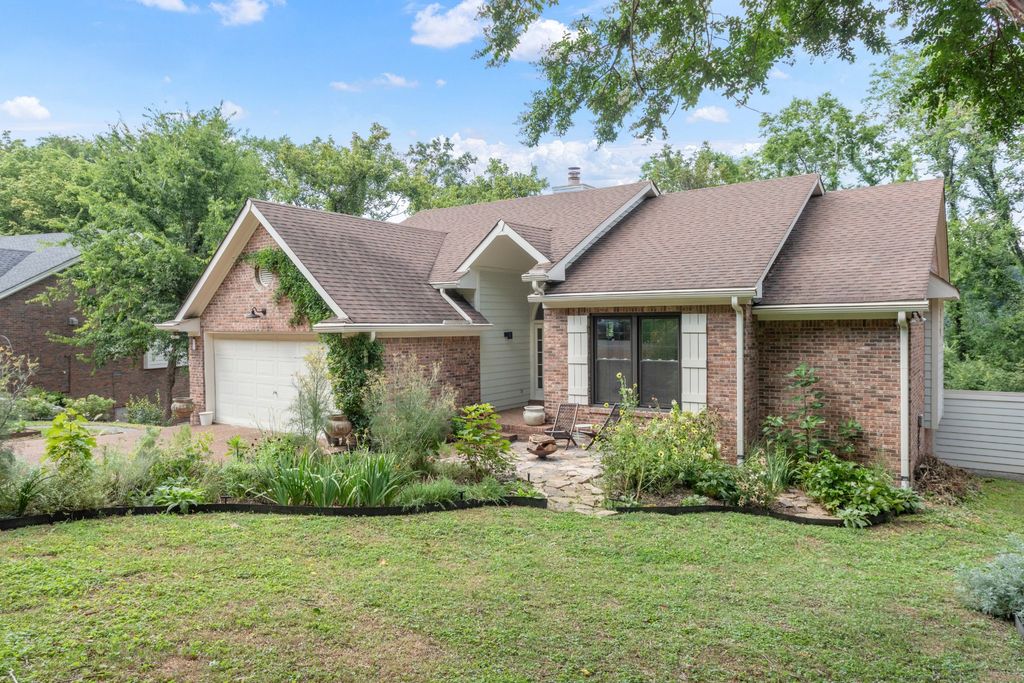 102 Stoneway Close, Nashville, TN 37209