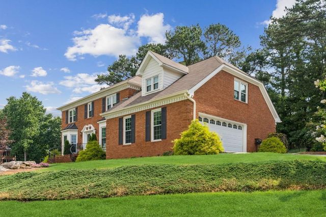 585 Emerald Parkway, Sugar Hill, GA 30518