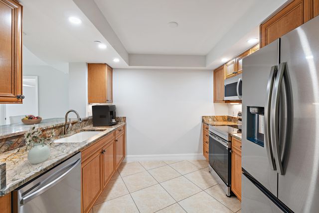 3000 N Ocean Drive 17d, Riviera Beach, FL 33404