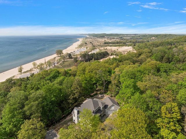 690 Dunegrass Circle Drive, Saugatuck, MI 49453
