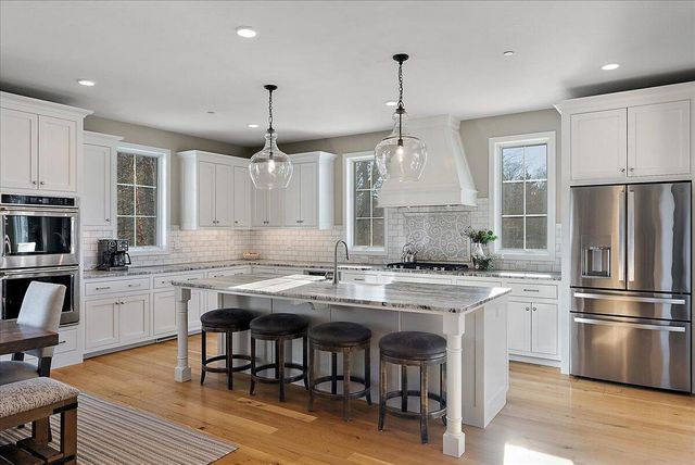 690 Dunegrass Circle Drive, Saugatuck, MI 49453