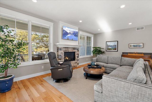 690 Dunegrass Circle Drive, Saugatuck, MI 49453