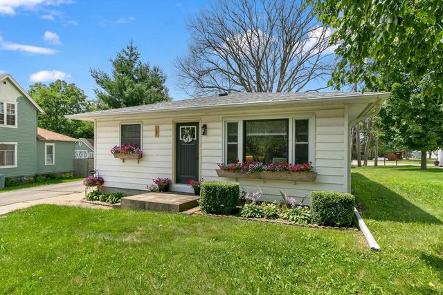 107 S Main Street, Pardeeville, WI 53954