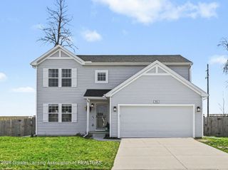 854 Saint Johns Chase, Grand Ledge, MI 48837