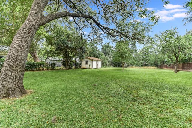 503 Colorado ST, Smithville, TX 78957