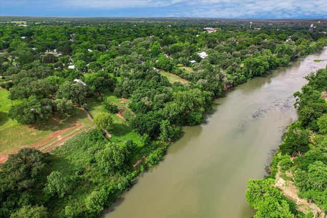 503 Colorado ST, Smithville, TX 78957