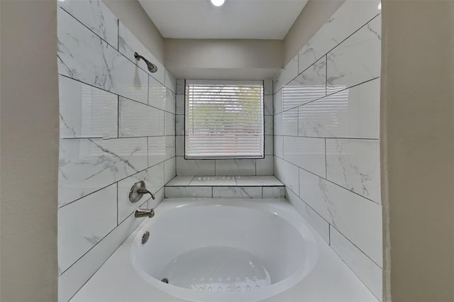 2906 Lotus Lane, Pearland, TX 77584