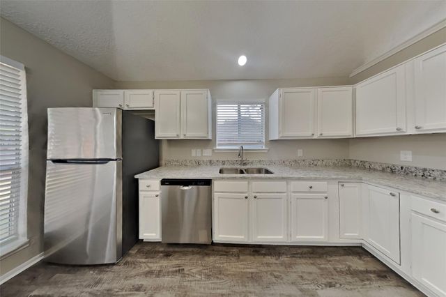 2906 Lotus Lane, Pearland, TX 77584