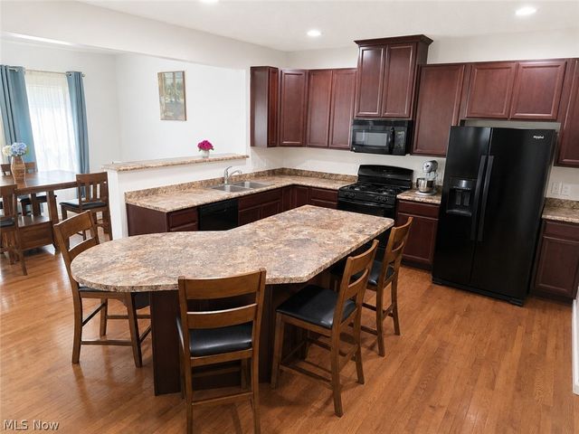 132 Westwood Circle, Tallmadge, OH 44278