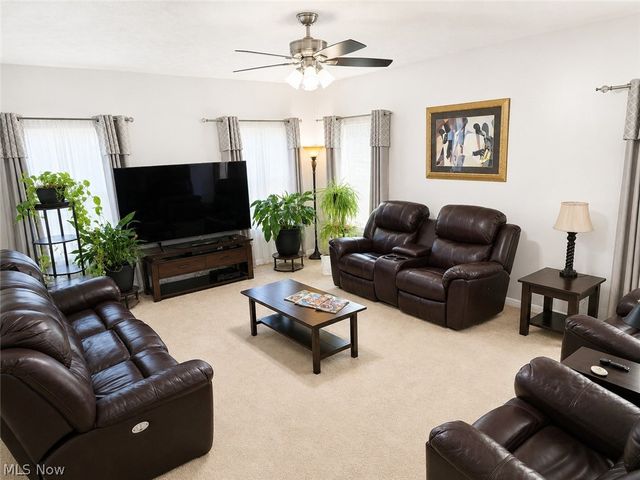 132 Westwood Circle, Tallmadge, OH 44278